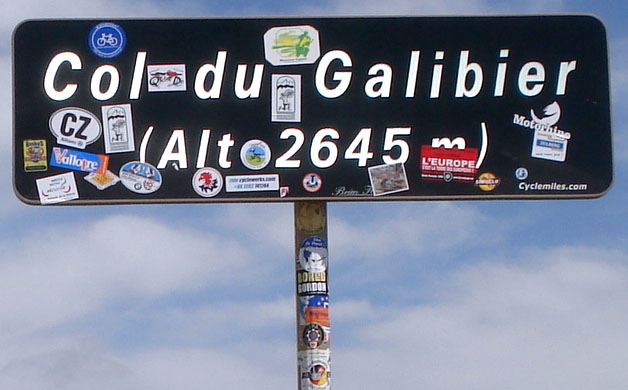 the stickers are a sig#919.jpg