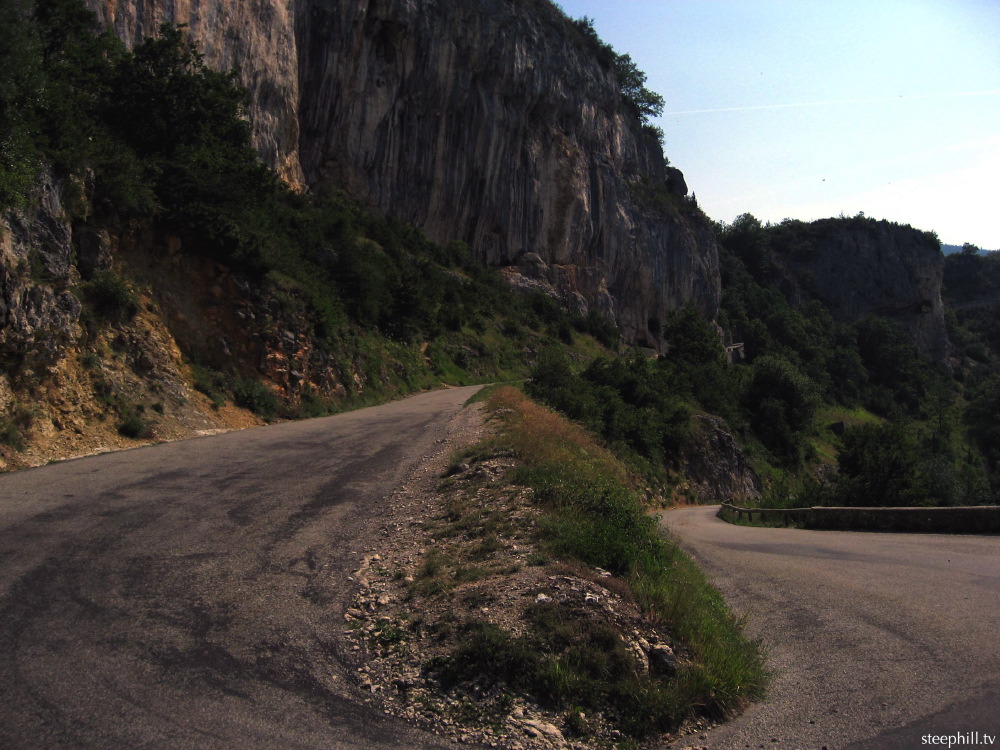 route de presles switchbac.jpg