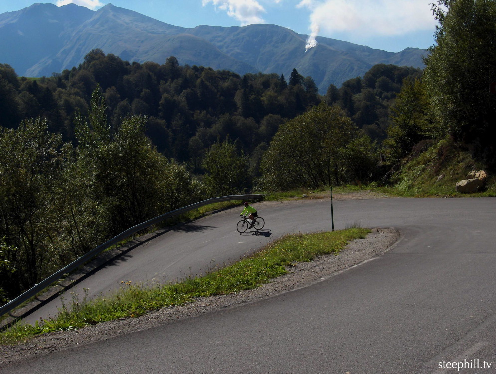 a smoking descent ba#17281.jpg