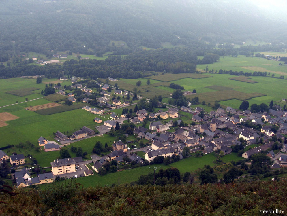 looking down on aucu#1841e.jpg